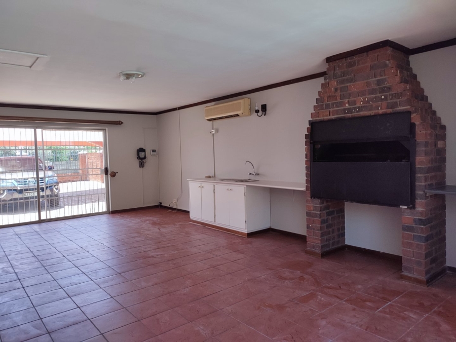 4 Bedroom Property for Sale in Fleurdal Free State